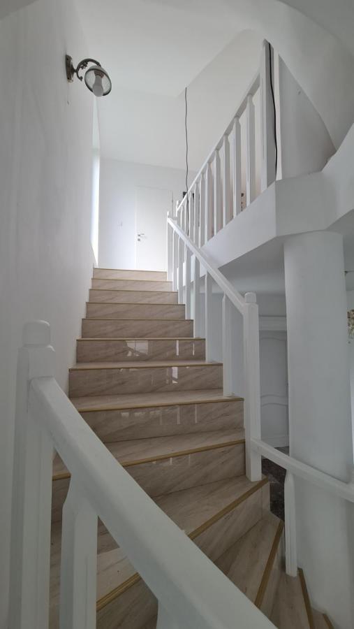 Casa Anne Hotell Băile Herculane Exteriör bild