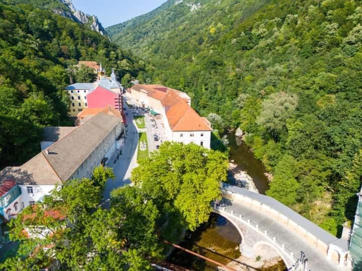 Casa Anne Hotell Băile Herculane Exteriör bild